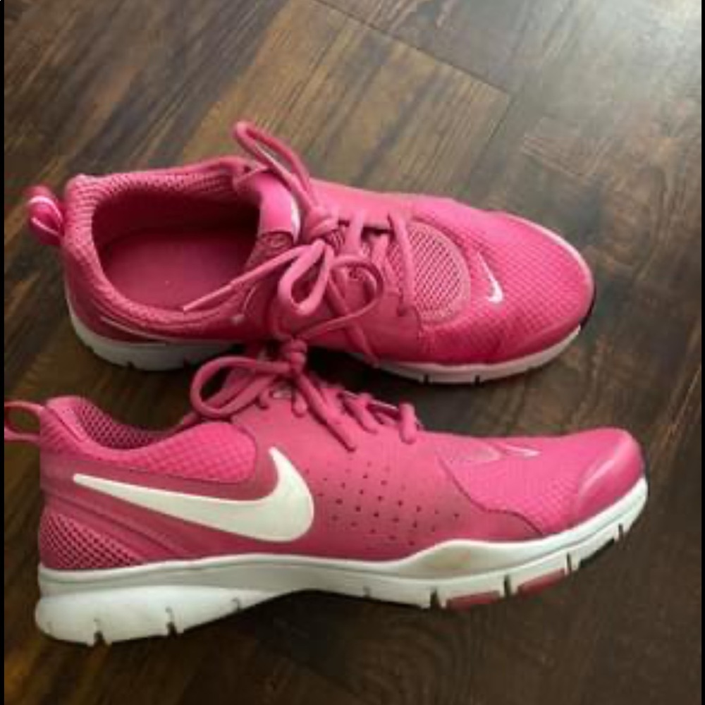 Pink Nike shoes. Size 8